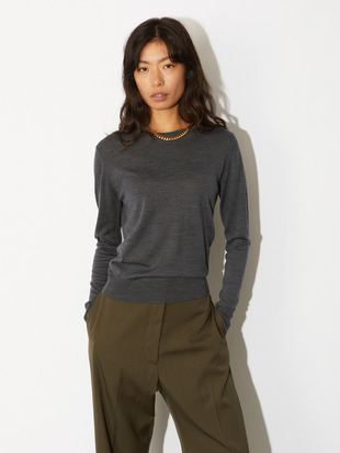 クルーネック長袖ニットプルオーバー | VIVIENNE | 30G MODERN FIT